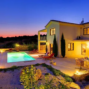 Ideales Villa
